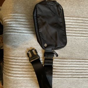 Lululemon Everywhere Belt Bag